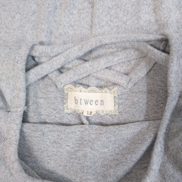 BTWEEN Size 12 Women's (Chest 32") Knit Long Sleeve Lattice Design Behind Neck - Picture 3 of 4